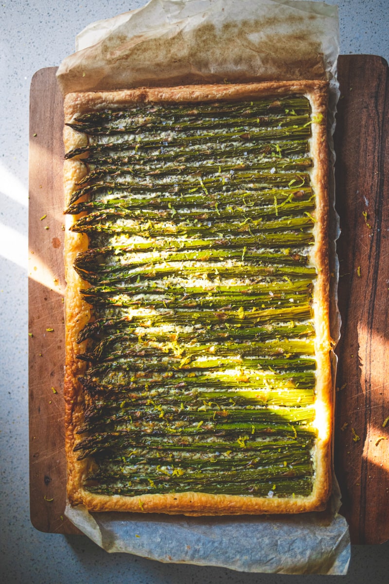 Asparagus puff pastry tart